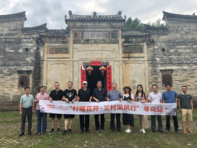 采訪團合影